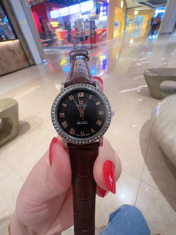 ブランド時計側面デザイン